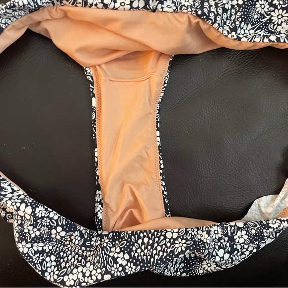 J Crew French Bikini Ruffle Top Bottom Set Navy White Valley Floral Size Medium - Picture 6 of 12